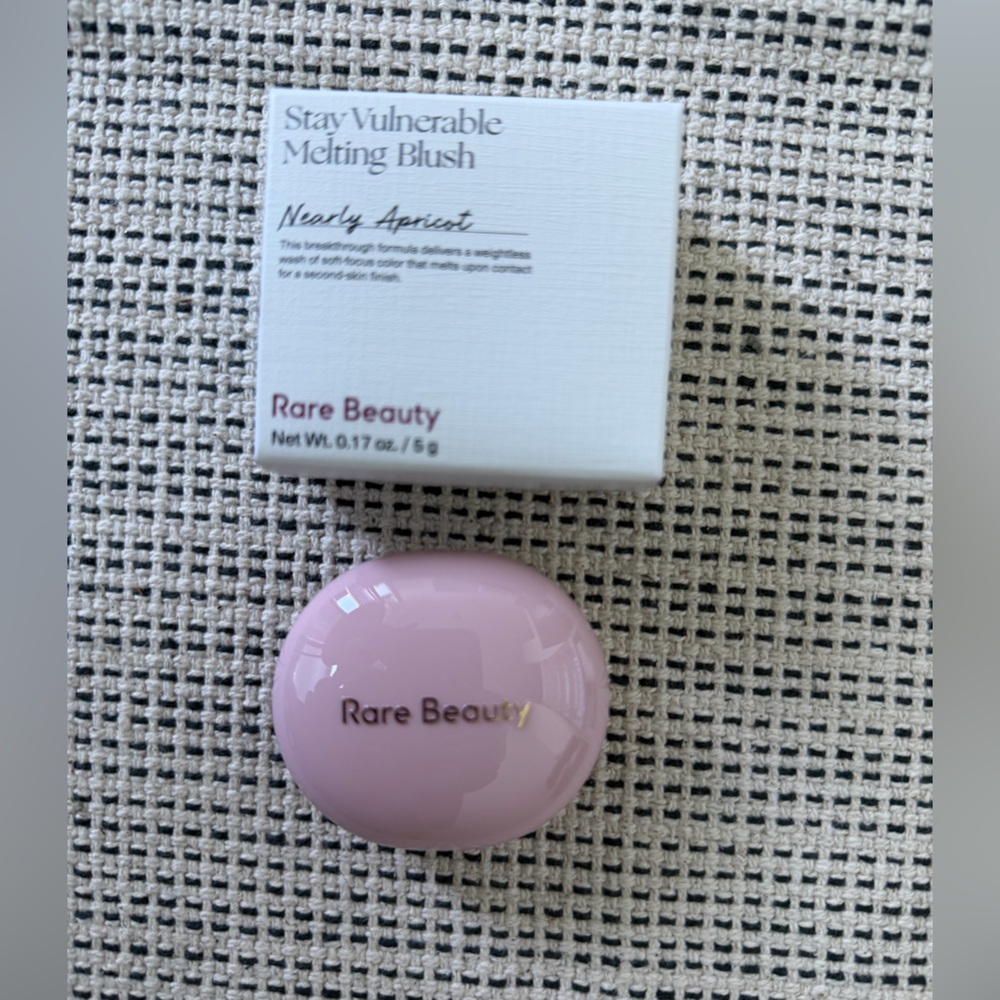 Rare Beauty Stay Vulnerable Melting Blush in Nearly Apricot